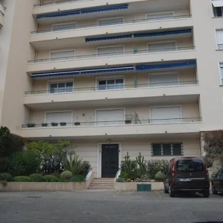 Menton, 2 Pieces, 4 Personnes - Fr-1-196-170 Menton